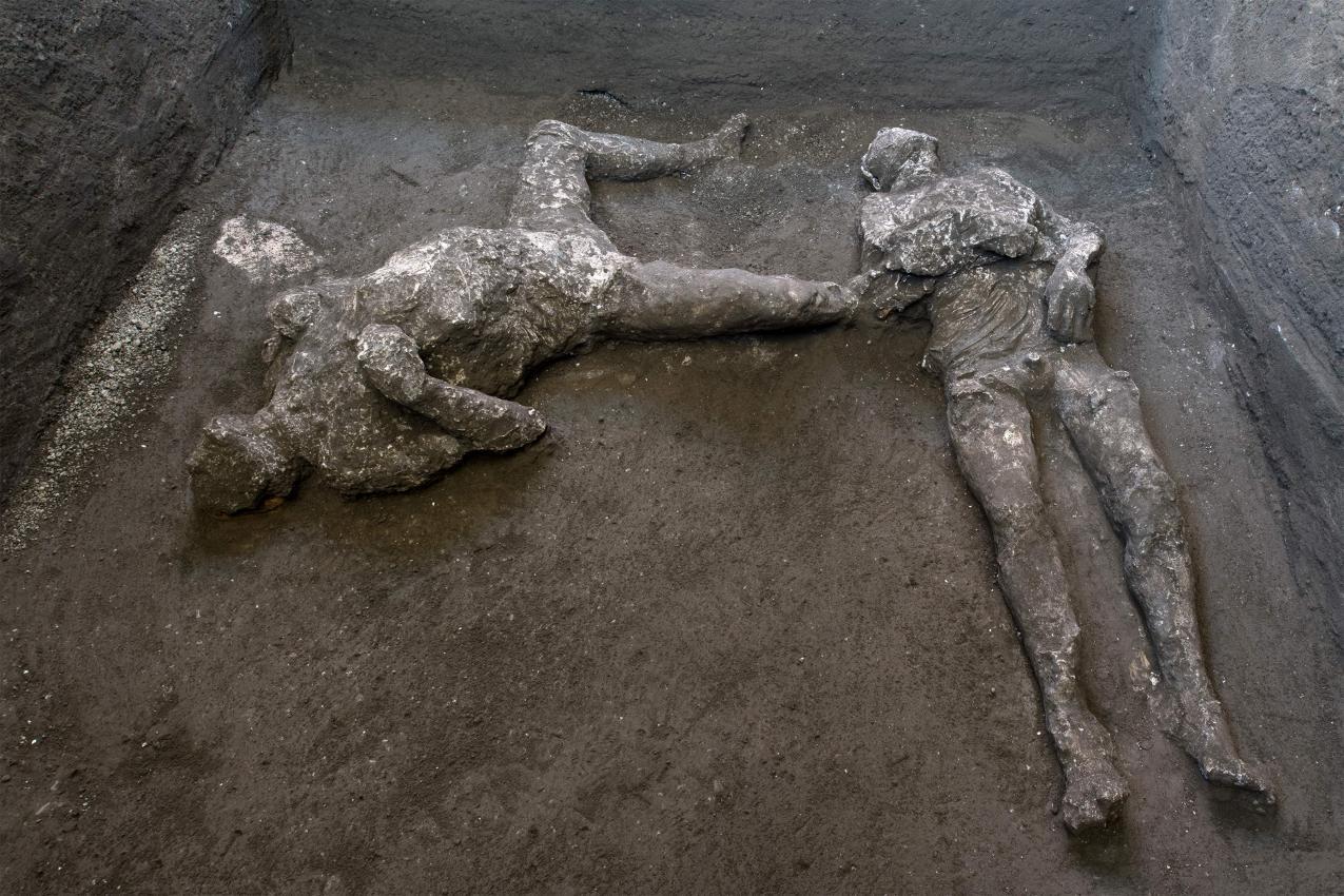 2-vollstaendig-erhaltene-leichen-wurden-in-pompeji-gefunden.jpg