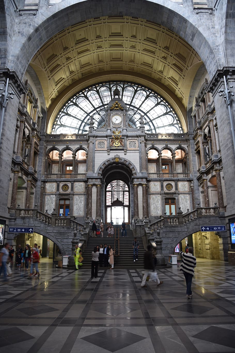 antwerp-railway-station-central-station-antwerpen-centraal.jpg