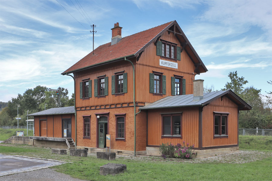 Hohenloher Freilandmuseum - Bahnhof aus Kupferzell.jpg