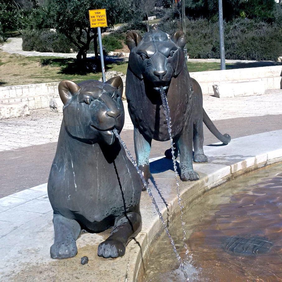 Loewenbrunnen.jpg 2.jpg