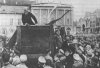 Lenin-Trotzki_1920-05-20_auf_dem_Roten_Platz_(Original).jpg