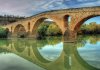640px-Puente_la_Reina.jpg