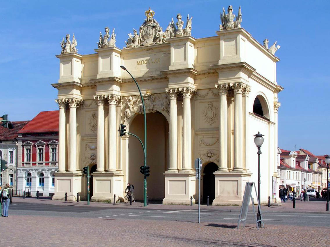 Potsdam_brandenburger_tor.jpg