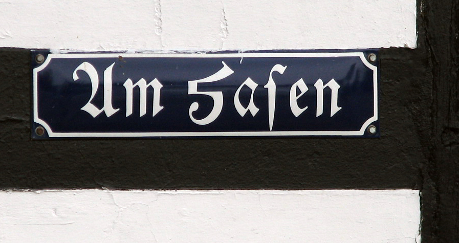 M%C3%B6nkebude_Stra%C3%9Fenschild.jpg