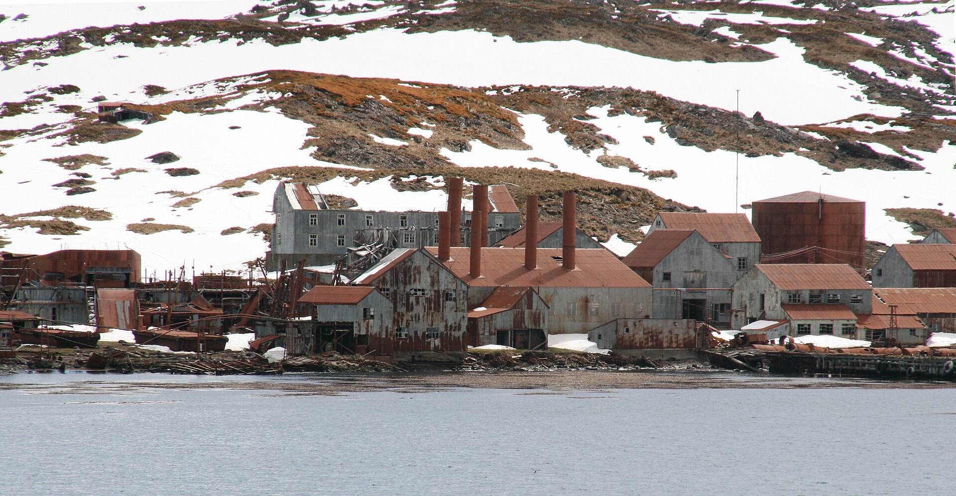 1920px-Leith_whaling_station.JPG